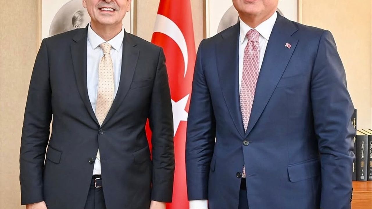 Bakan Ersoy, Antalyaspor Başkanı Perçin'i Kabul Etti: Spor ve Turizme Yönelik İşbirliği Görüşüldü