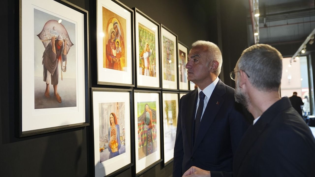 Bakan Ersoy 'Hala Yaşıyorum' Sergisini Gezdi: Filistinli Sanatçılar İstanbul Kültür Yolu'nda