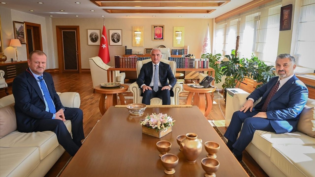 Bakan Ersoy, RTÜK Başkanı Mehmet Daniş ve Türk Telekom CEO'su Ebubekir Şahin’i kabul etti