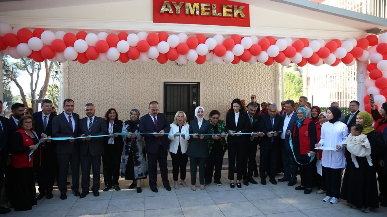 Bakan Göktaş Aydın'da Hülya Arslan Barut Yaşlı Aktif Yaşam Merkezi Açılışına Katıldı ve Otizm Destek Merkezi'ni Ziyaret Etti