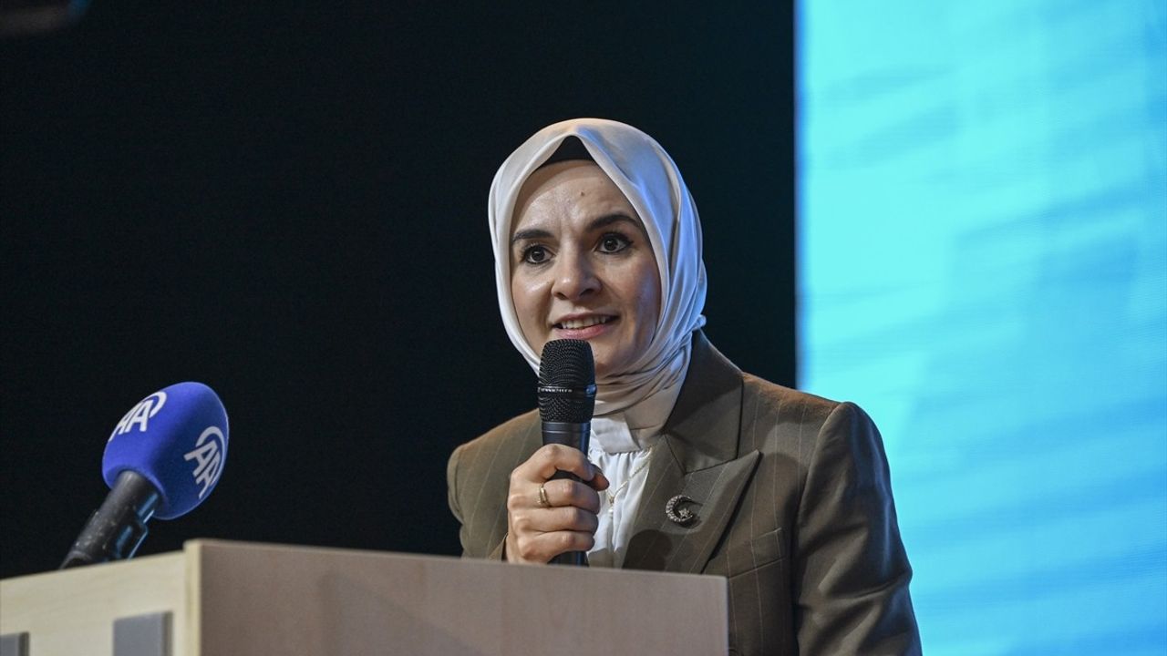 Bakan Göktaş: Doğurganlık Düşüşü 2100'de Ortanca Yaşı 60'a Çıkartabilir; 2025 Aile Yılı Kritik Öneme Sahip