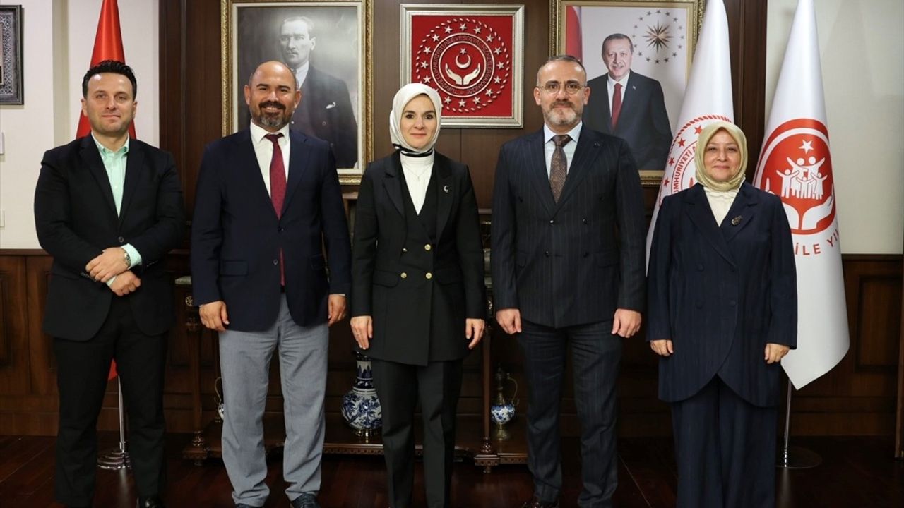 Bakan Göktaş, Mutlu Hayatlar Derneği ile Hatay ve Kahramanmaraş'ta Çocuk Evleri Projelerini Görüştü