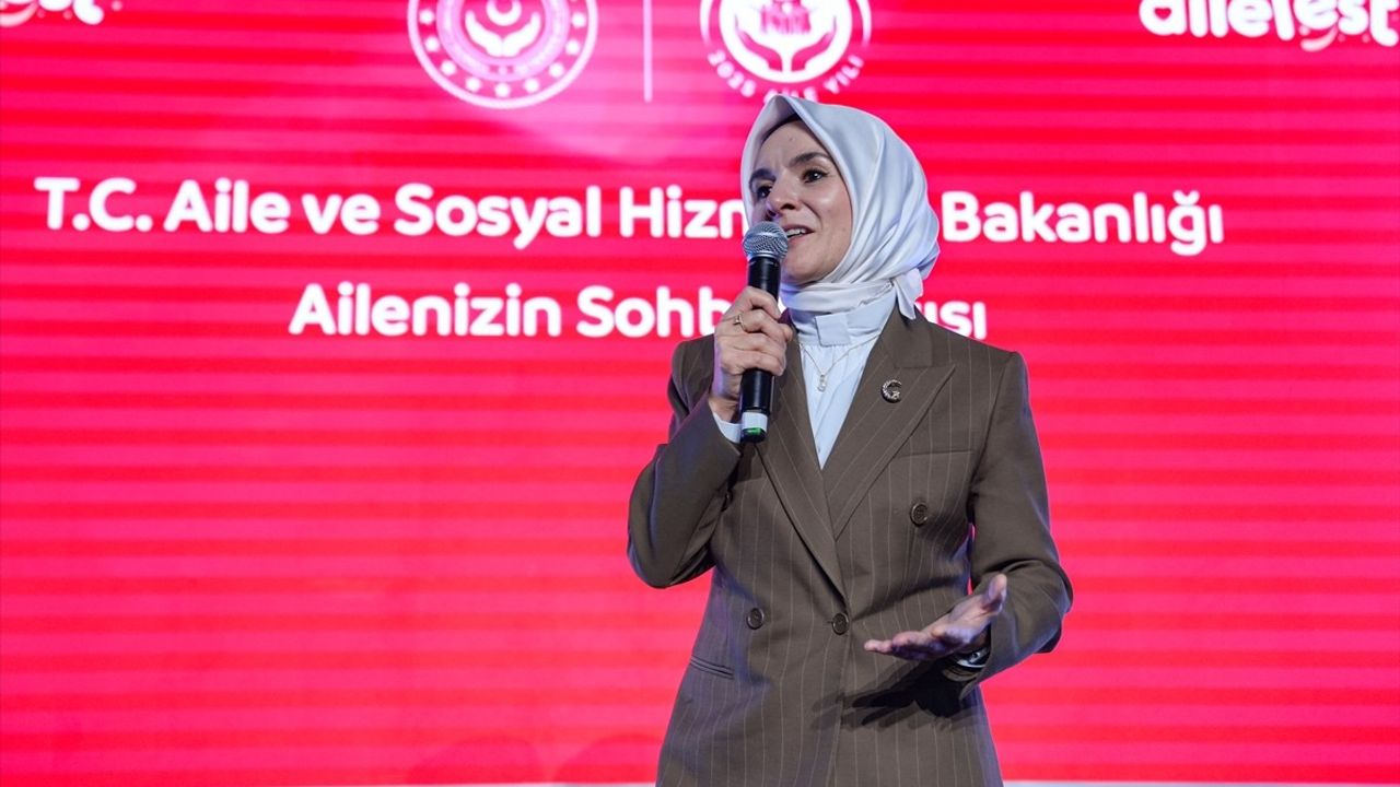 Bakan Mahinur Özdemir Göktaş Aile Festivali'ni ziyaret etti