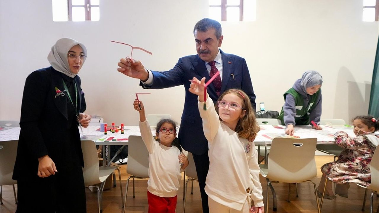 Bakan Tekin, 'Evliya Çelebi'nin İzinde' Sergisi ve 3. Rami Bilim Şenliği'ni Ziyaret Etti