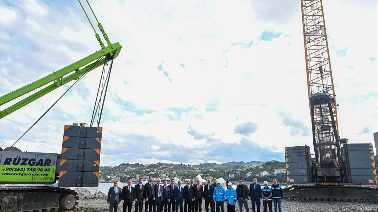 Bakan Uraloğlu İyidere Lojistik Limanı'nı inceledi: Rize limanı bölgesel ticarette transit süreleri kısaltmayı hedefliyor