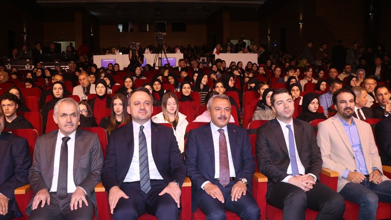 Bakan Yardımcısı Eminoğlu: Rize'deki Gençler Arası Bilgi Yarışması Türkiye Finali Gençliğin Temsil Gücünü Gösterdi
