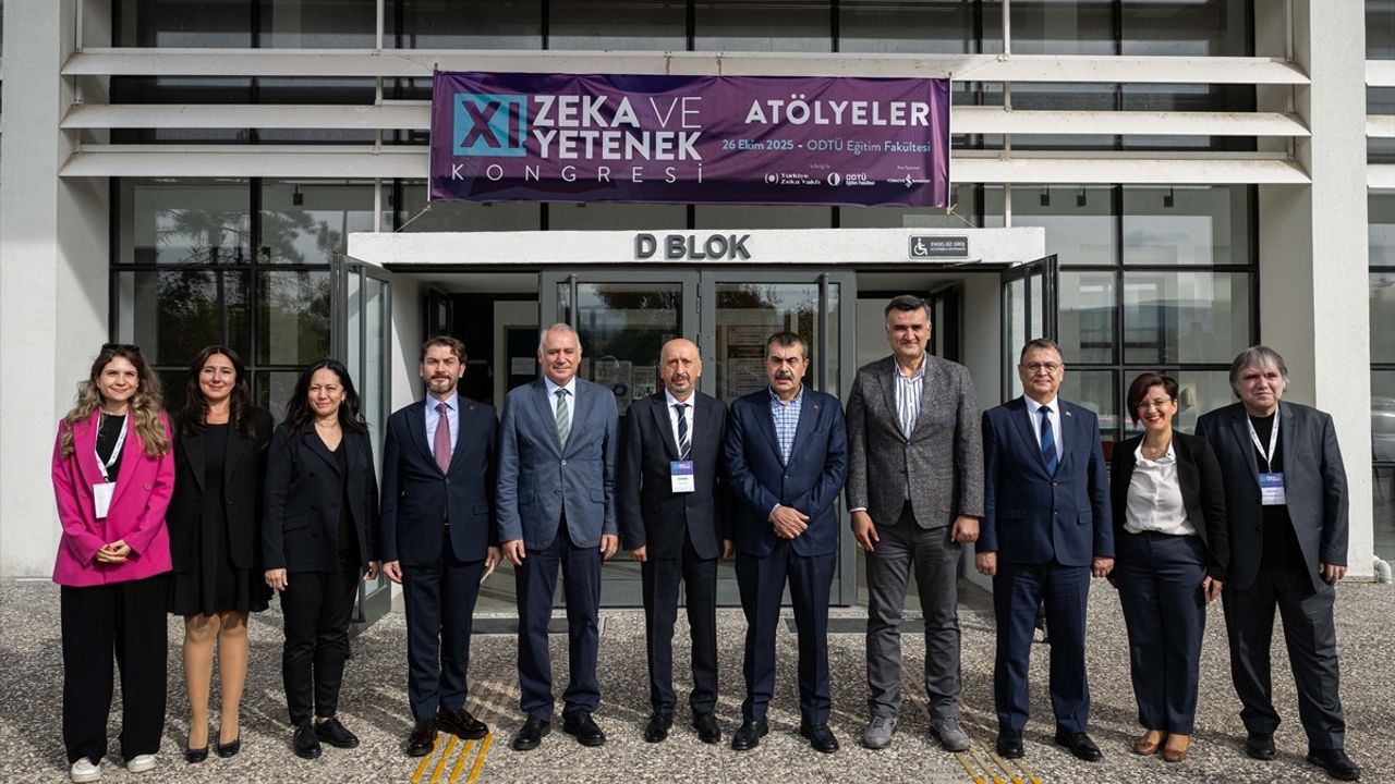 Bakan Yusuf Tekin, 11. Zeka ve Yetenek Kongresi atölyelerini ziyaret etti