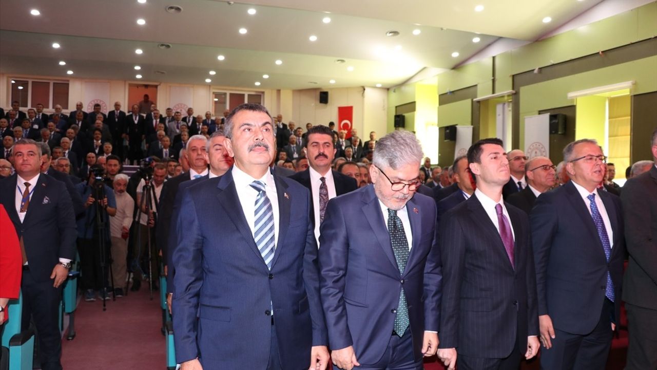 Bakan Yusuf Tekin: Eğitimde 'aile ortamı' kurma ve insan hakları farkındalığı hedefi