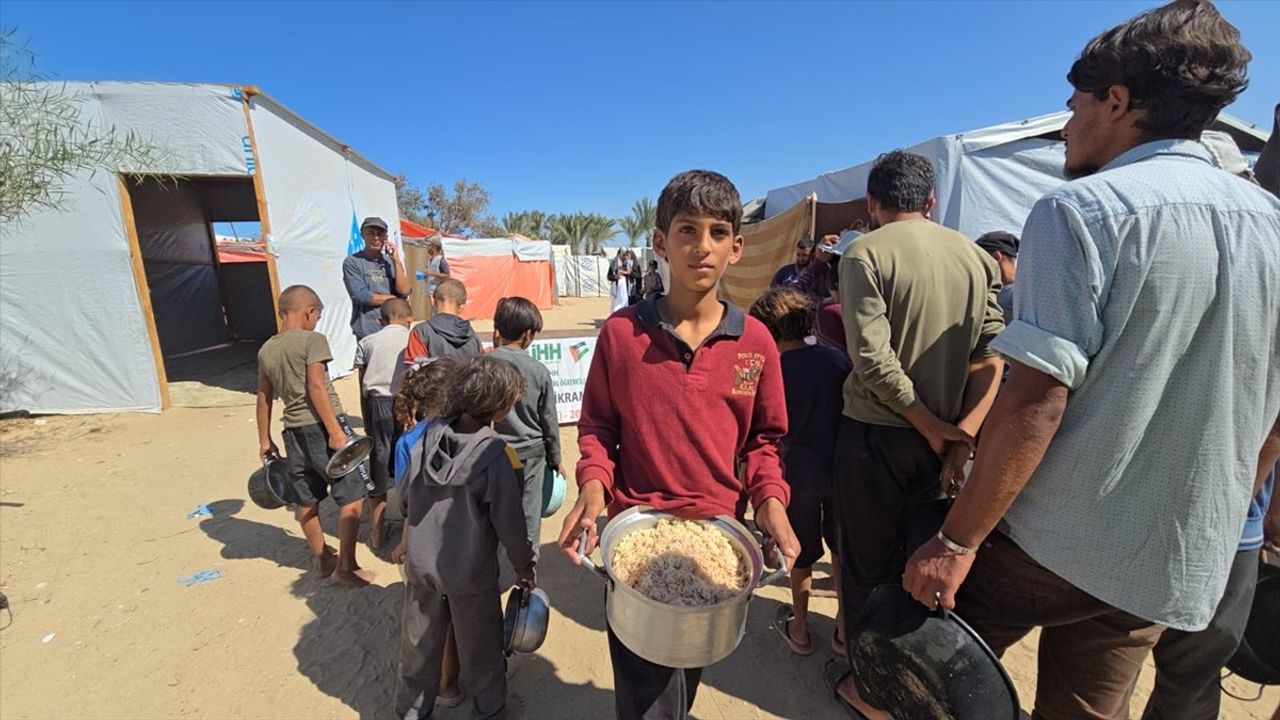 Balıkesir'de Lise Öğrencilerinin Gazze Yararı İçin Düzenlediği Kermesin Gelirleri İhtiyaç Sahiplerine Ulaştırıldı