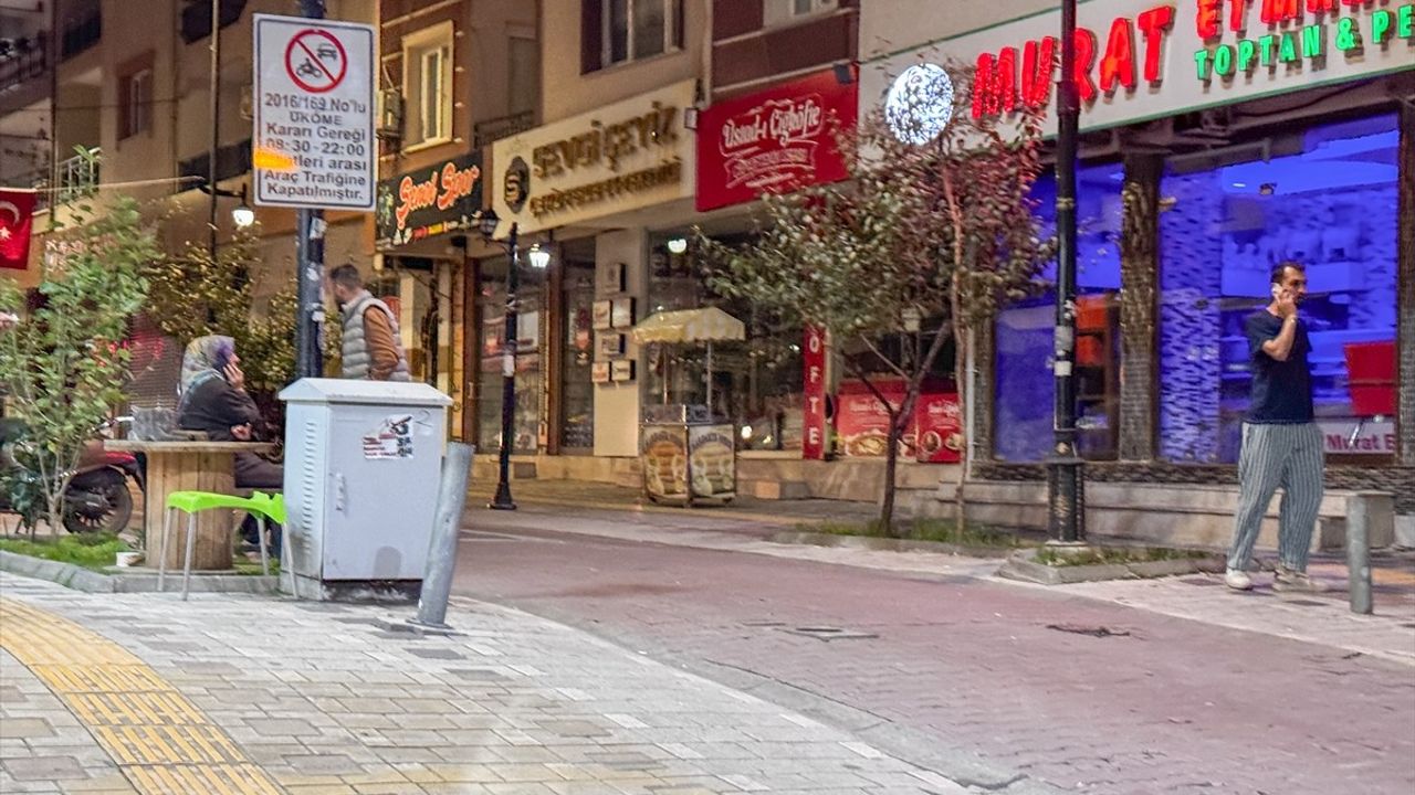 Balıkesir Sındırgı'da 6,1 büyüklüğünde deprem: AFAD saha taramalarına başladı