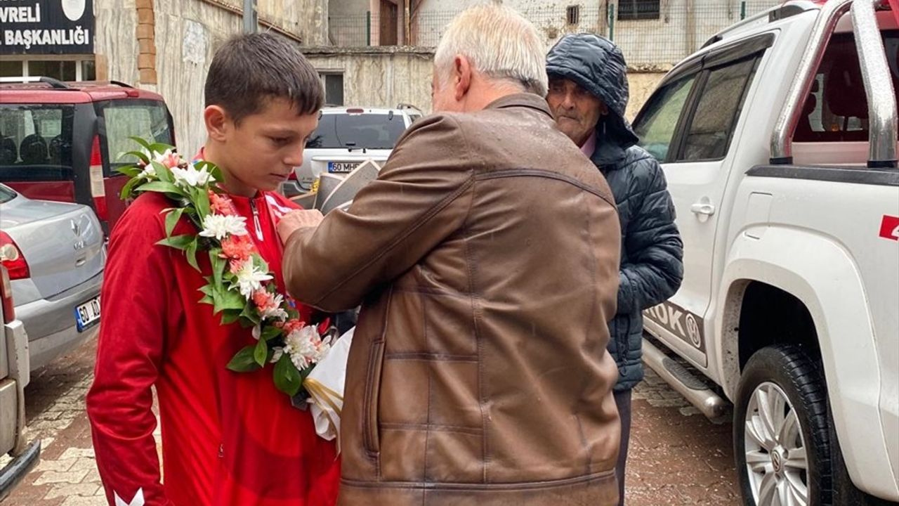 Balkan Şampiyonası'nda ikincilik kazanan Ahmet Ensar Akbaş, Tokat'ta coşkuyla karşılandı