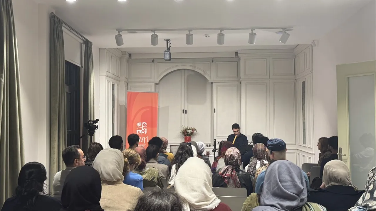 Baraka Blue İstanbul'da Okurlarıyla Buluştu: SufiCorner'da "What You Seek is Seeking You" Konuşması