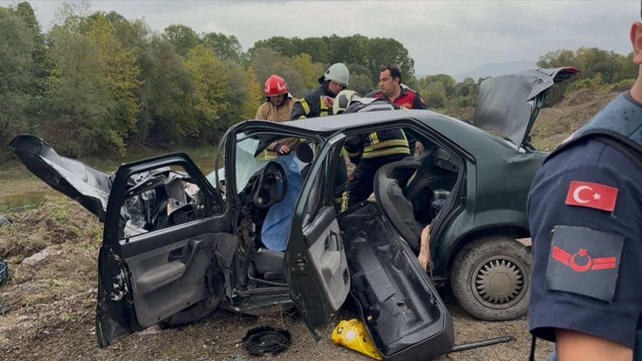 Bartın'da otomobil ile tır çarpıştı: Karı koca hayatını kaybetti, 1 kişi yaralandı