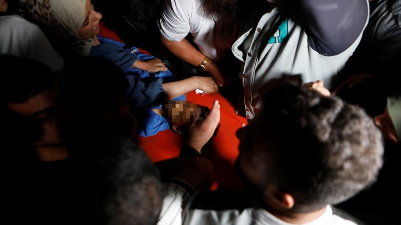 Batı Şeria'da okul bahçesinde ateş: 11 yaşındaki Muhammed Behçet el-Hallak öldü