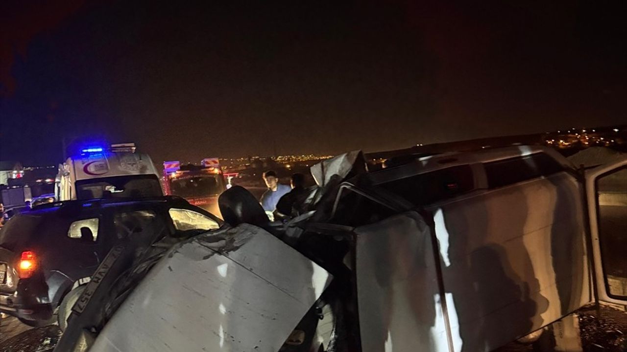 Batman-Beşiri kara yolunda otomobil çarpışması: 1 ölü, 9 yaralı