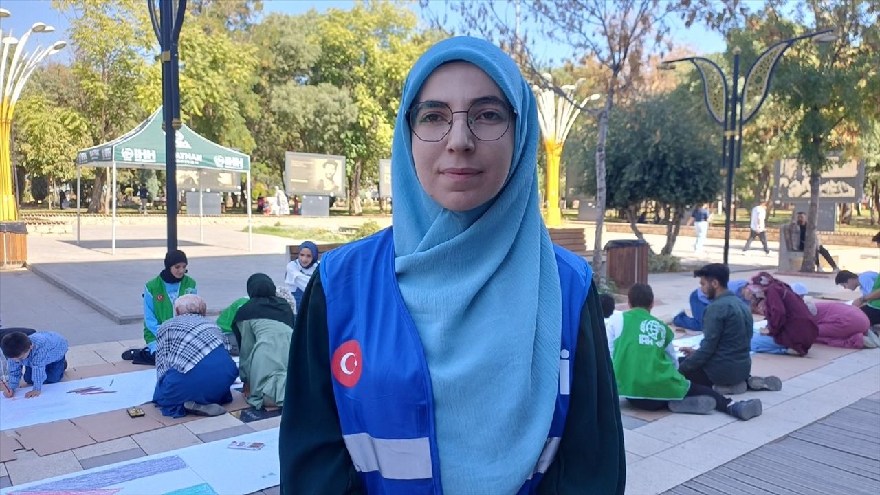 Batman'da 'Filistinli Çocuklar İçin Çiz' etkinliği: Gazze'de yaşamını yitiren çocuklara dikkat çekildi