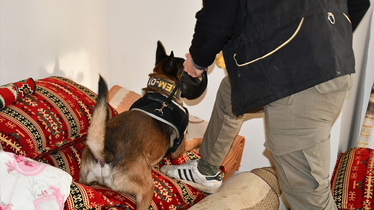 Batman'da şafak operasyonu: 105 polisle düzenlenen baskında 5 şüpheli gözaltına alındı