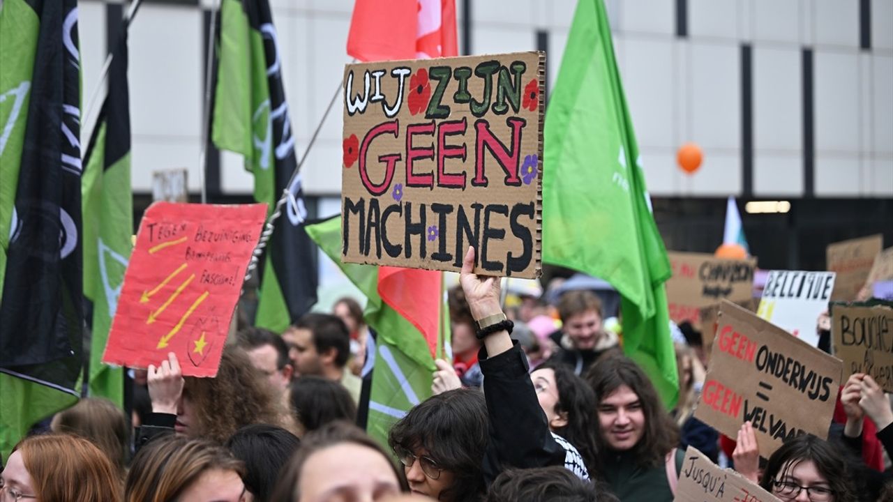 Belçika'da genel grev: Kamu hizmetleri ve ulaşım durdu