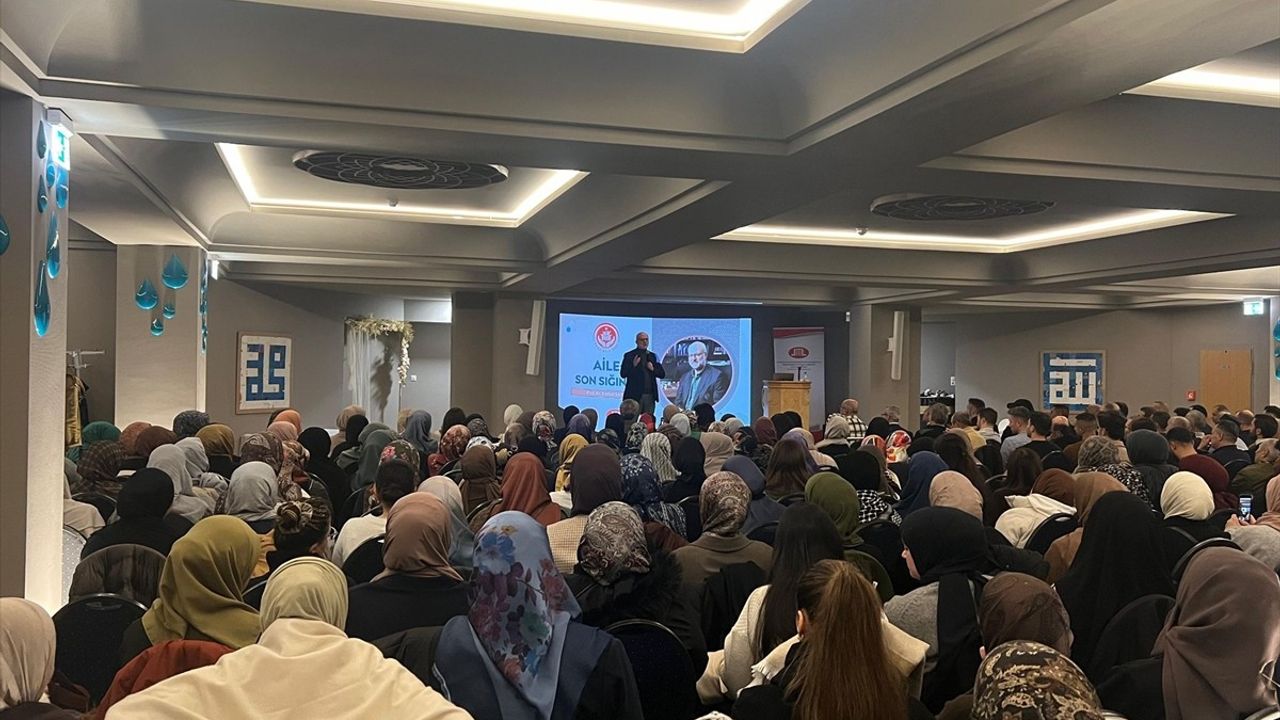 Berlin'de 'Aile: Son Sığınak' Konferansı — Prof. Dr. Kemal Sayar konuştu