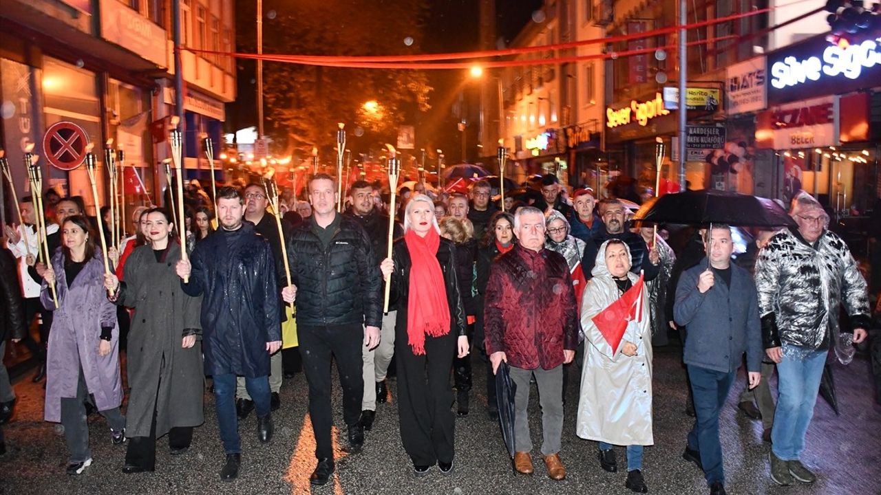 Bilecik'te Cumhuriyet'in 102. yılı fener alayıyla kutlandı