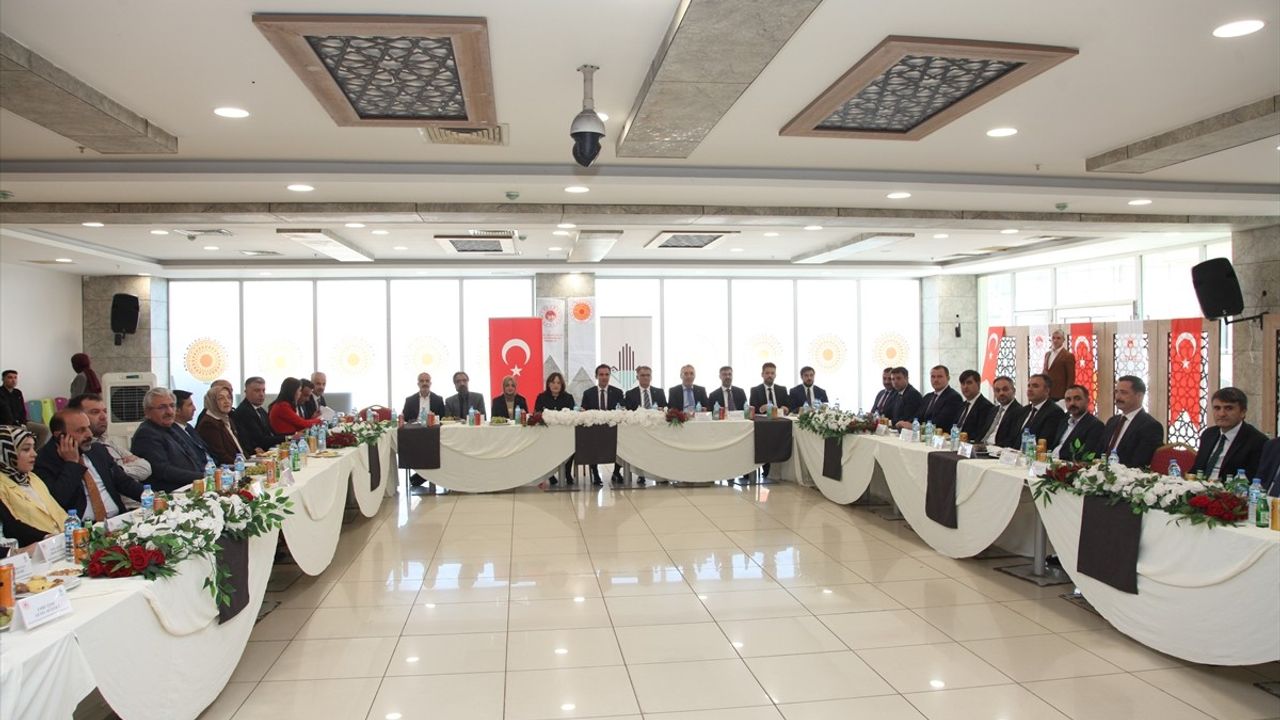 Bitlis Ahlat'ta Van Gölü Havza Koruma Eylem Planı Değerlendirme Toplantısı: İlerleme ve Hedefler