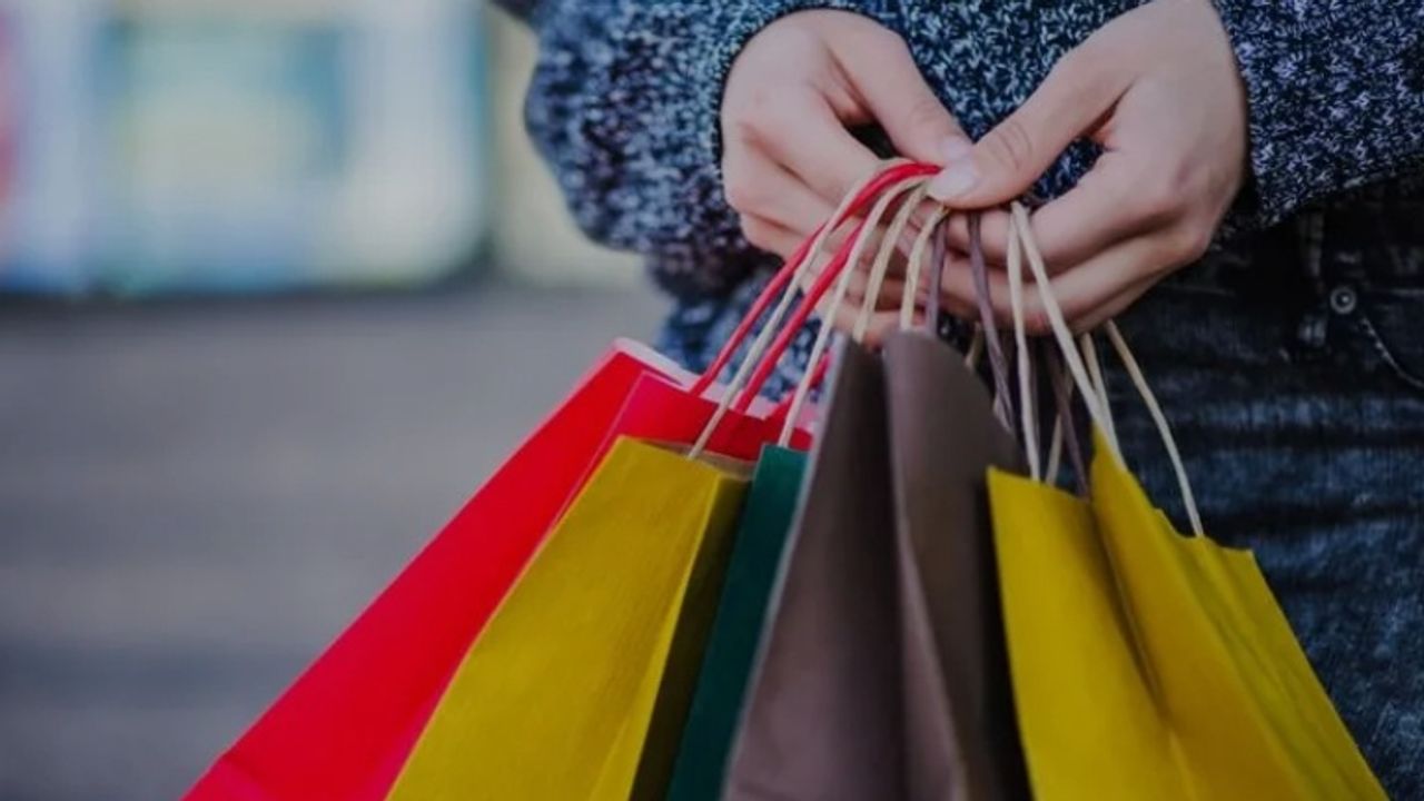 Black Friday 2025 Tarihi Belli Oldu: Efsane Cuma İndirimleri İçin Nefesler Tutuldu! O Gün Alarmınızı Kurun