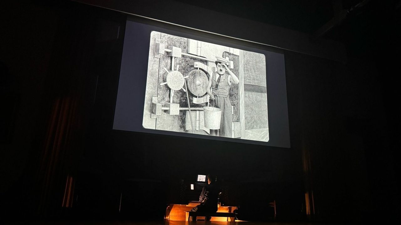 Boğaziçi Üniversitesi'nde Charlie Chaplin filmleri tarihi org ve canlı müzikle izlendi
