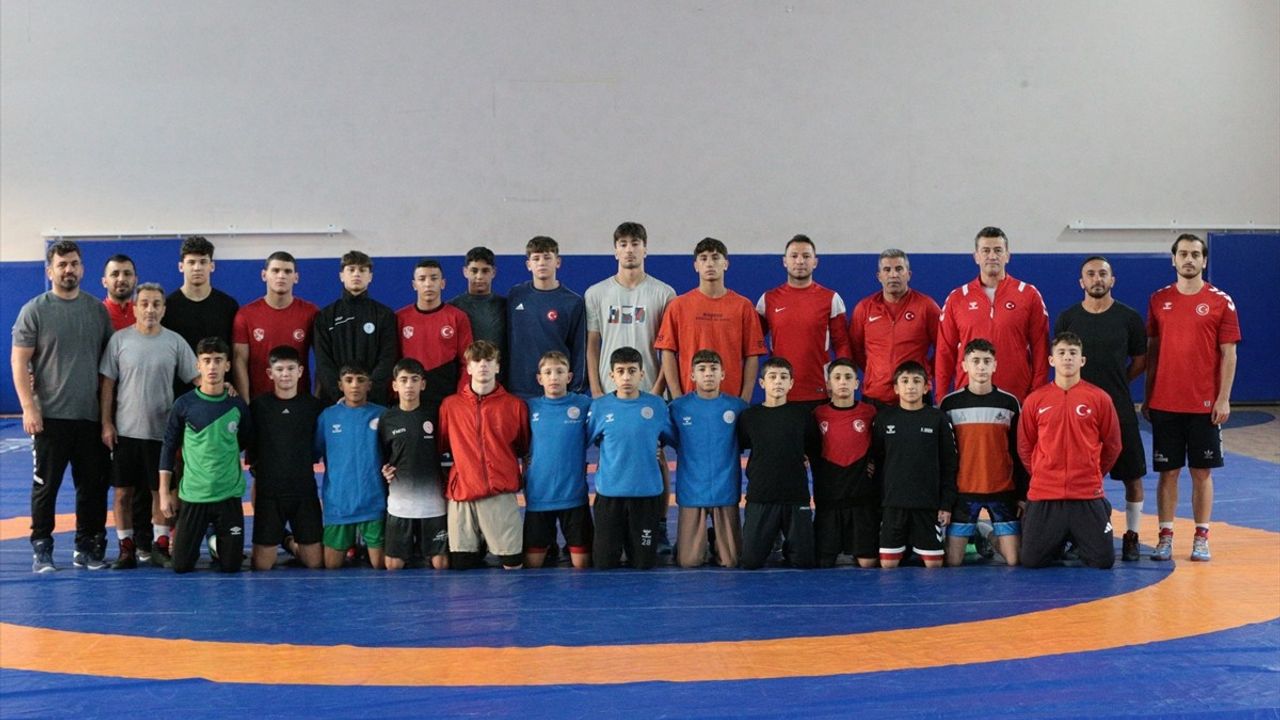 Bolu'da 15 Yaş Altı Grekoromen Güreş Milli Takımı Balkan Şampiyonası'na hazırlanıyor