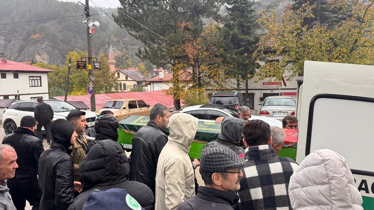 Bolu'da Eşi Tarafından Öldürülen Hilal B. Toprağa Verildi; Zanlı Koca Tutuklandı