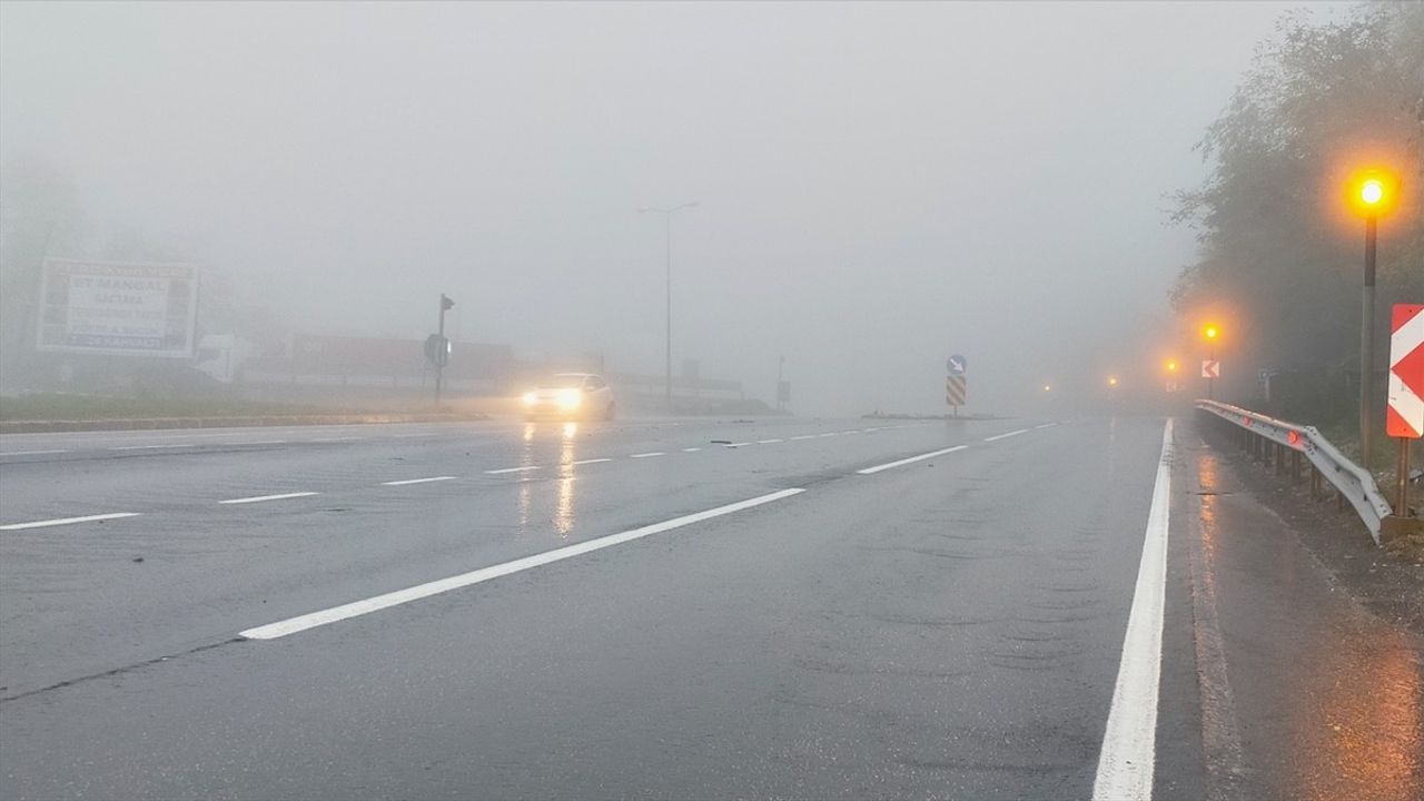 Bolu Dağı'nda sağanak ve sis görüş mesafesini azalttı
