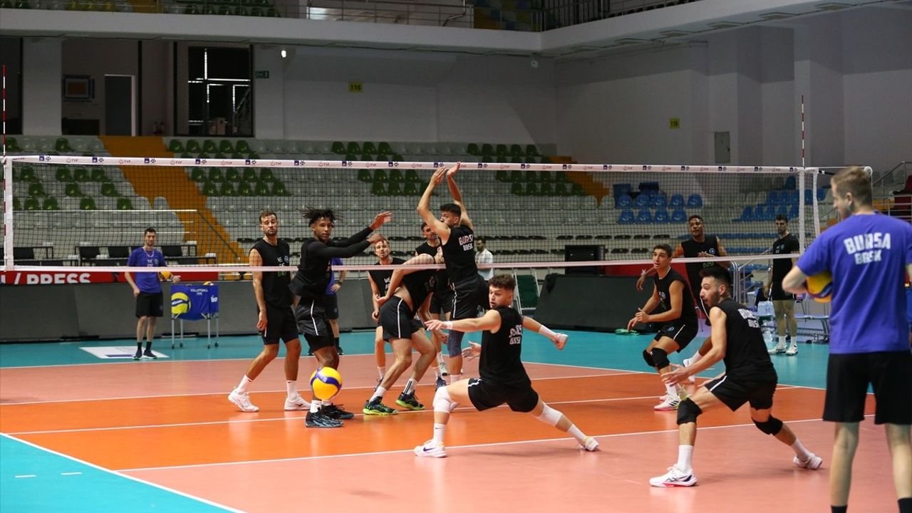 Bursa Büyükşehir Belediyespor, AXA Sigorta Kupa Voley ve ligde play-off hedefliyor