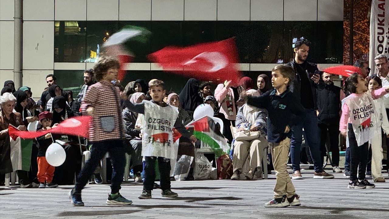 Bursa'da Küresel Sumud Filosu'na Destek: Osmangazi'de İsrail Saldırıları Protesto Edildi