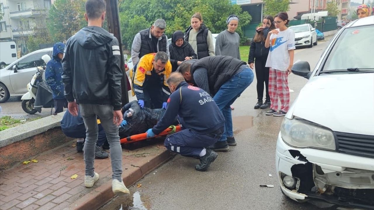 Bursa İnegöl'de otomobil ile motosiklet çarpıştı: Sürücü ağır yaralandı