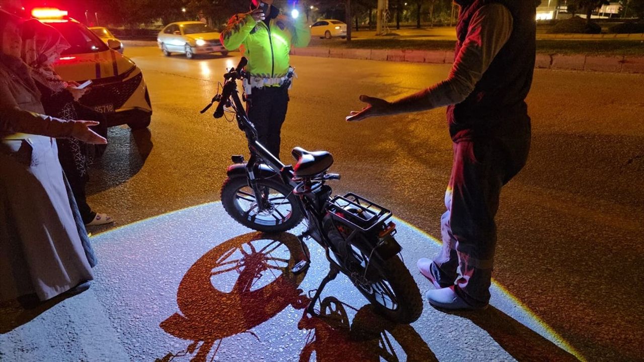 Bursa İnegöl'de otomobilin çarptığı 13 yaşındaki bisikletli ağır yaralandı