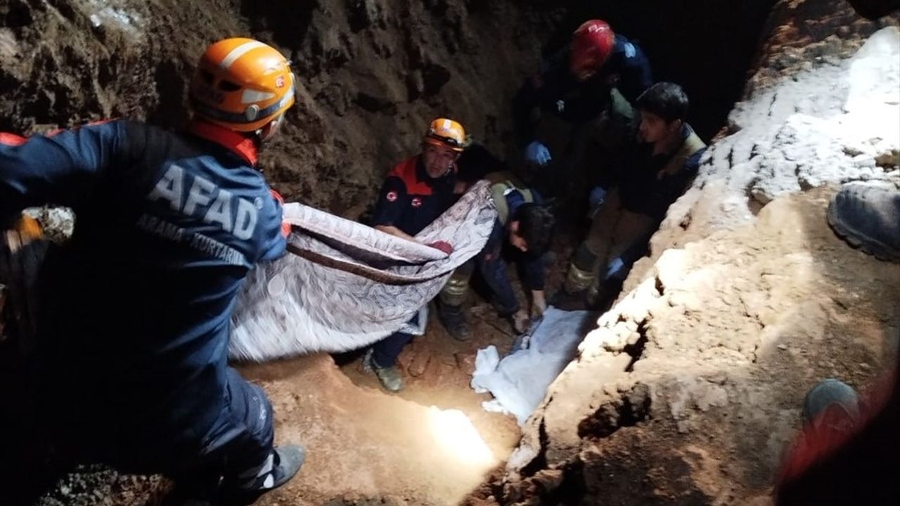 Bursa Mudanya'da kanalizasyon hattı kazısında göçük: iki kardeş yaşamını yitirdi