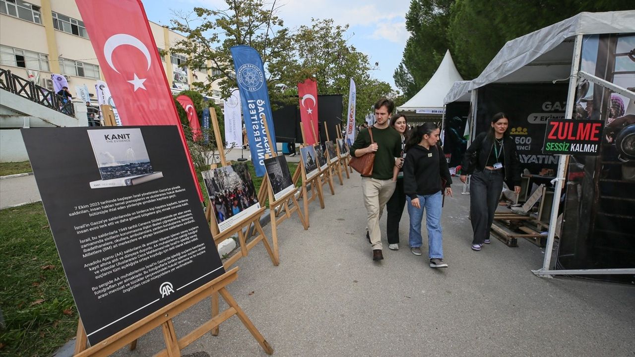 Bursa Uludağ Üniversitesi'nde Anadolu Ajansı'nın 'Kanıt' Kitabından Fotoğraflarla Sergi Açıldı
