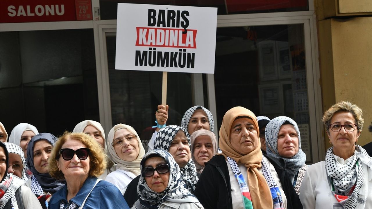 Bursa ve çevre illerde Gazze için sessiz çığlık etkinliği: AK Parti Kadın Kollarından insan zincirleri