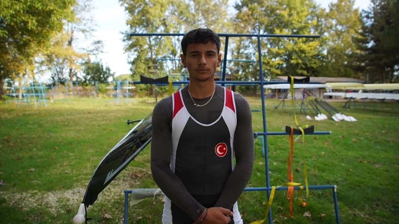 Büyükler Türkiye Kupası kürek yarışları öncesi sporcular Meriç Nehri'nde son hazırlıklarını tamamladı