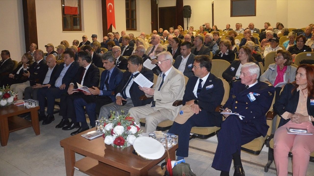 Çanakkale Savaşları'na Katılan Askerlerin Yakınları Gelibolu'da 110. Yıl Anısında 'Barış İçin' Buluştu