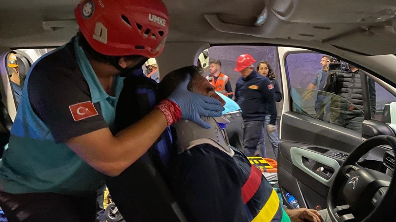 Çanakkale Troya Tüneli'nde trafik kazası tatbikatı: AFAD ve acil ekiplerin müdahalesi test edildi