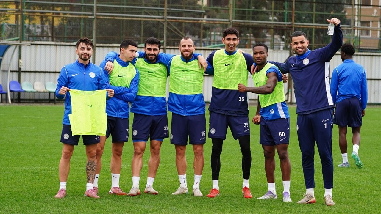 Çaykur Rizespor, Trabzonspor Maçı Hazırlıklarını Mehmet Cengiz Tesisleri'nde Sürdürdü