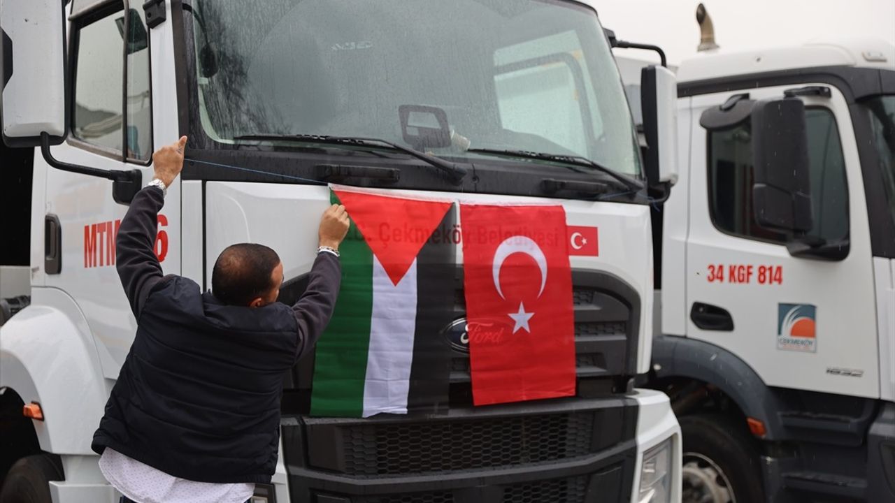 Çekmeköy Belediyesi hizmet araçlarına Türk ve Filistin bayrakları astı