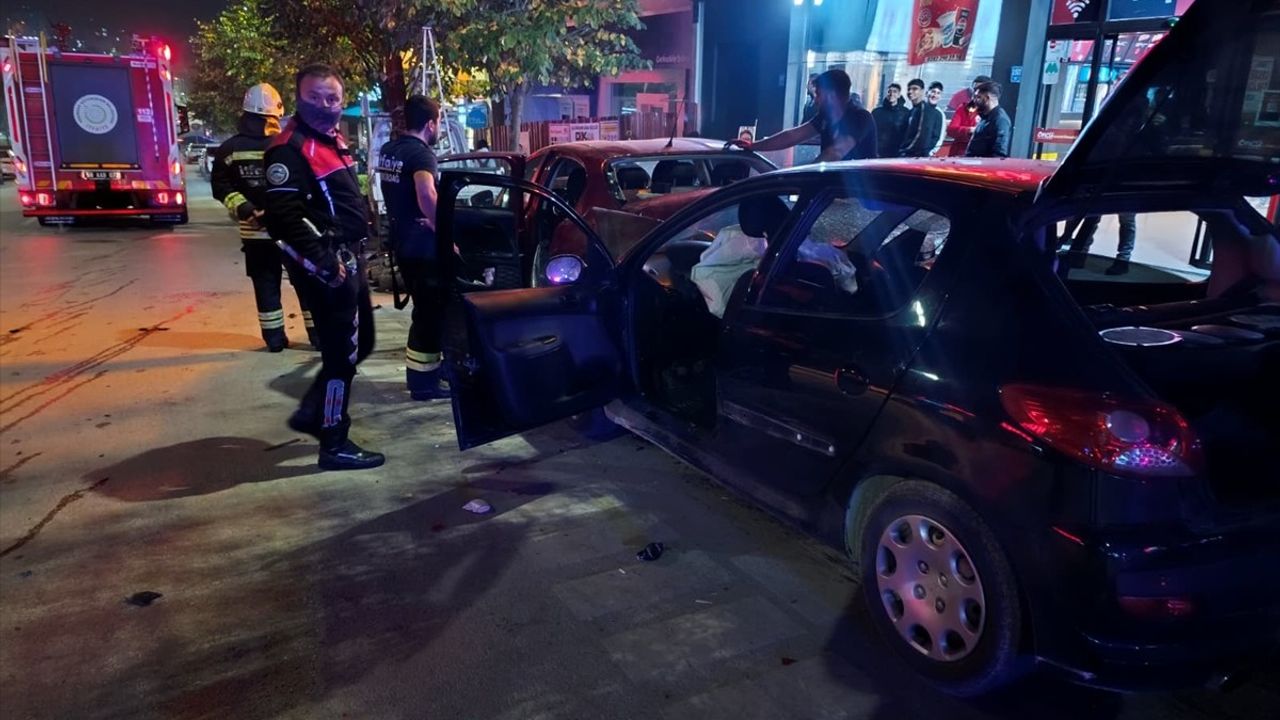 Çerkezköy'de zincirleme trafik kazası: 4 araç ve 3 motosiklet karıştı, 3 yaralı