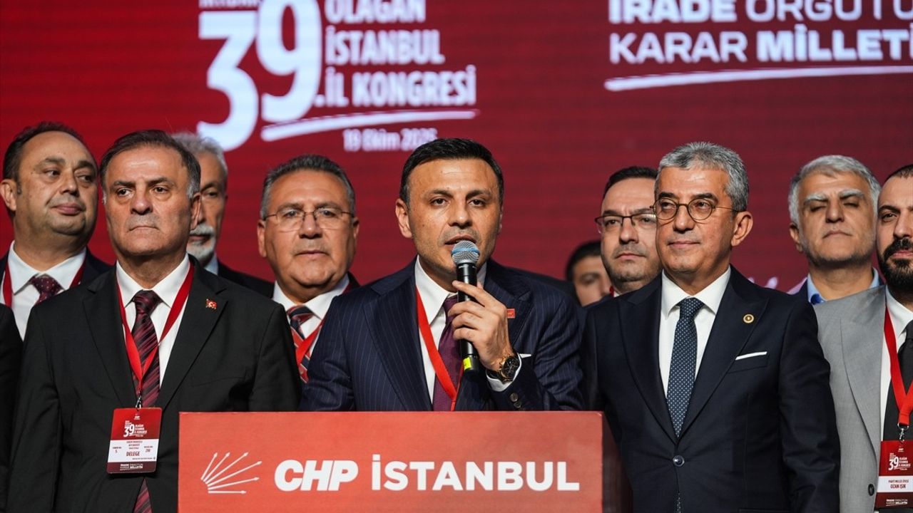 CHP 39. Olağan İstanbul İl Kongresi: Özgür Çelik yeniden il başkanı seçildi
