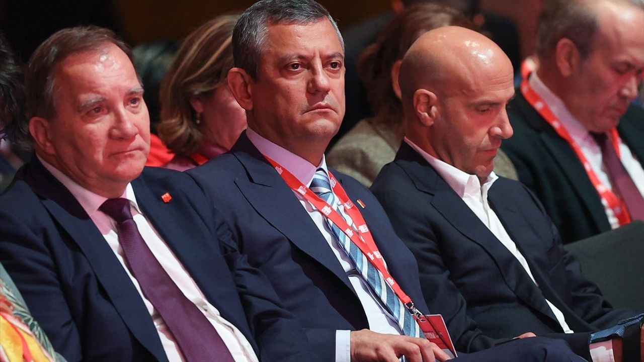 CHP Genel Başkanı Özgür Özel, PES Kongresi'nde Avrupa siyasetçileriyle görüşmeler gerçekleştirdi