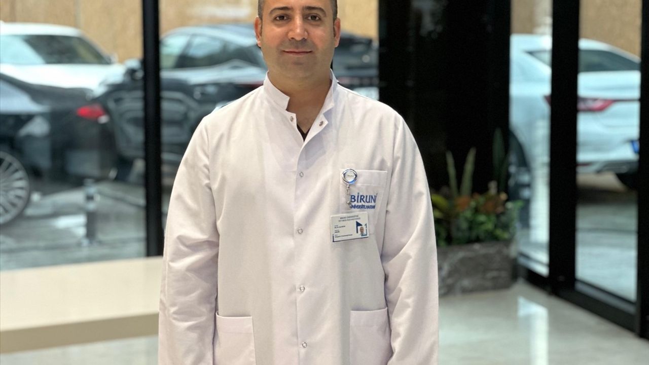 Çocuklarda artan mobil cihaz kullanımı 'metin boyun sendromu' riskini yükseltiyor