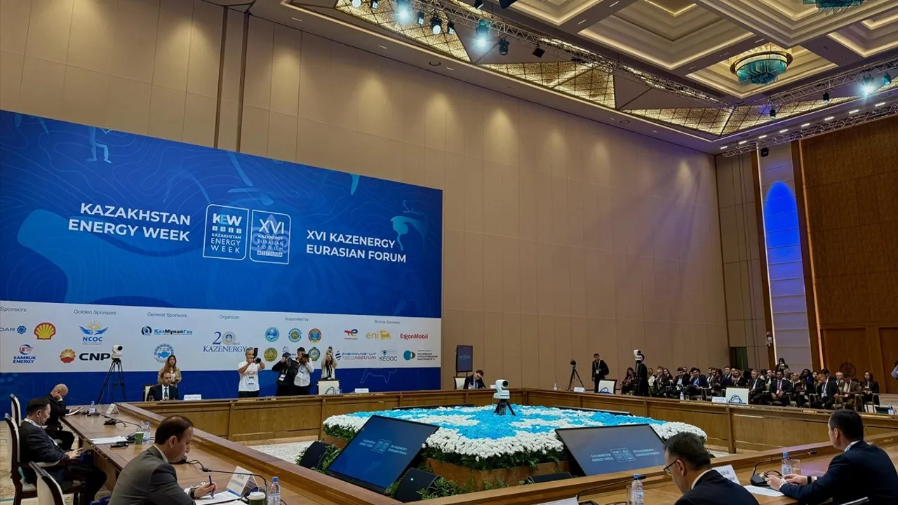 Çonkar: Türkiye'yi temiz enerjiye geçişte kilit oyuncu konumuna getirmeyi hedefliyoruz