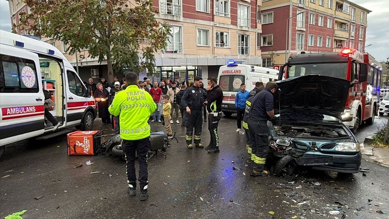 Çorlu'da motosiklet ile otomobil çarpıştı: 2 kişi yaralandı