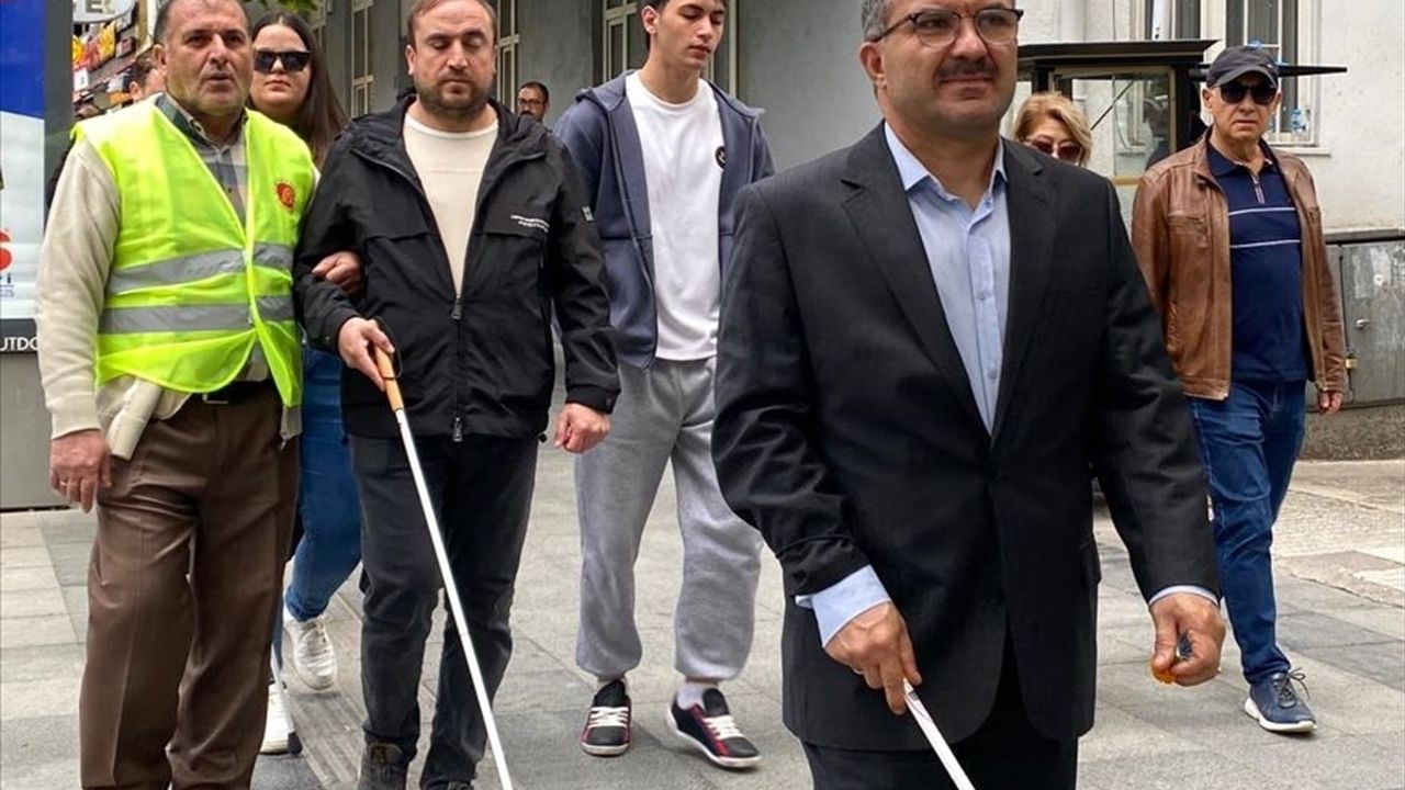 Çorum'da 'Beyaz Baston Zinciri Farkındalık Yürüyüşü' düzenlendi