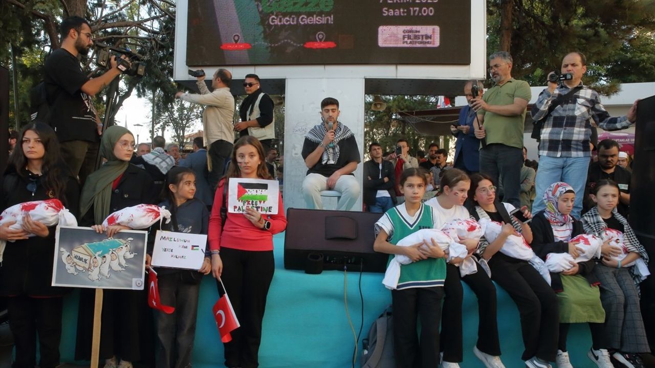 Çorum'da Filistin'e Destek Yürüyüşü: 'Sumud' Filosu ve Boykot Çağrıları Öne Çıktı